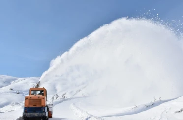 Hakkari’de 74 yerleşim yerinin yolu ulaşıma kapandı