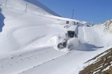 Hakkari’de 97 yerleşim yerinin yolu ulaşıma kapandı 