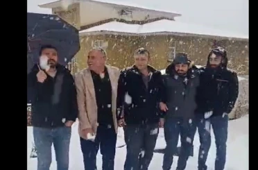 Hakkari’de halaylı kar yağışı kutlaması 