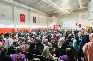 Hakkari’de "Hazreti Peygamber ve Aile Konferansı" düzenlendi 