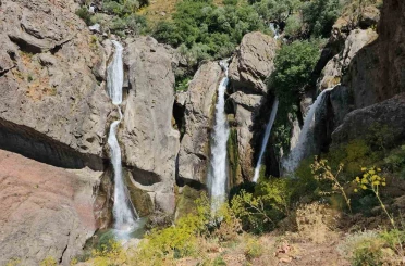 Hakkari’de Marînüs Şelalesi büyülüyor 