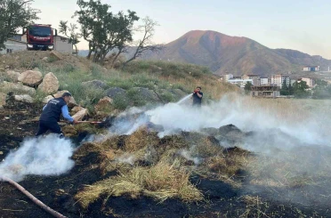 Hakkari’de ot yangını 