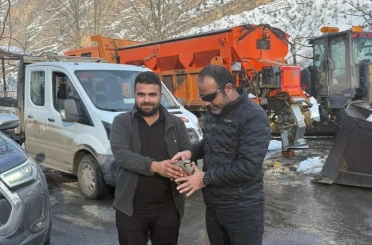 Hakkari’de yaralı kekliğe şefkat eli 