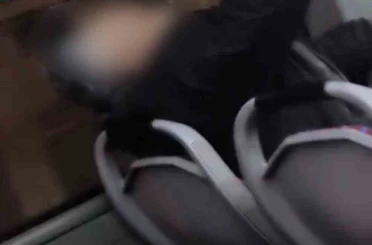 Halk otobüsünde alkol rezaleti tepki çekti 