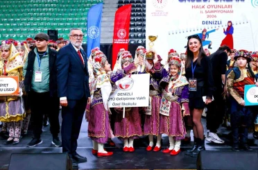 Halk oyunlarında okullar sahne aldı 