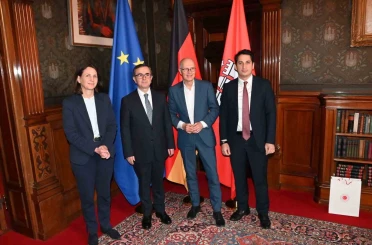 Hamburg Başkonsolosu Alver, belediye sarayına Togg ile geldi 