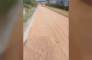 Hamitler Kent Mezarlığı’ndaki ara yollara soğuk asfalt atılıyor 