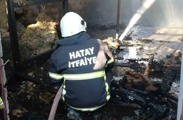 Hassa’da ev ve ahır yandı
