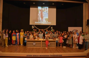 Hastanede tedavi gören çocuklara doğum günü sürprizi