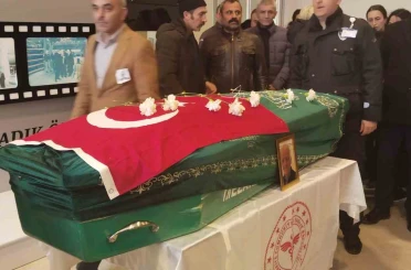 Hastasını muayene ettiği sırada kalp krizi geçirdi, hayatını kaybetti 