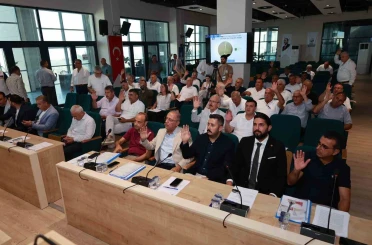 Hatay büyükşehir Belediyesi, savaşın izlerinin silindiği Suriye’nin 2 kentine araç hibe edecek 