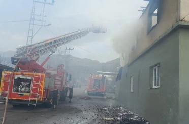 Hatay’da 2 katlı müstakil ev alevlere teslim oldu 