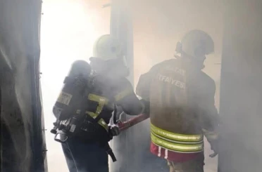 Hatay’da alevlere teslim olan konteyner kullanılamaz hale geldi 