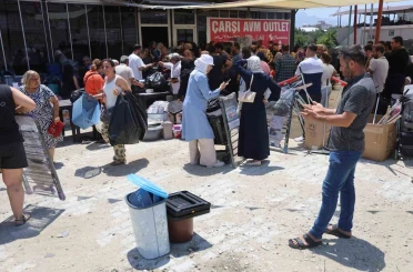 Hatay’da mağaza açılışında izdiham 