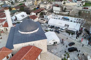 Hatay’ın kalbi Habibi Neccar Camii’nde iftar sofrası kuruldu 
