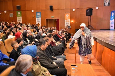 "Havlucu Memed Anlatıyor" tiyatro gösterisi yoğun ilgi gördü 