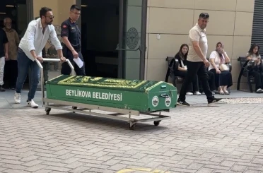 Havuza düşerek hayatını kaybeden minik Elif son yolculuğuna uğurlanıyor 