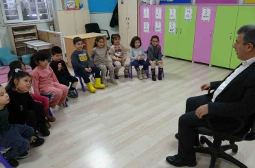 Hayatını görme engelli eşine adadı 