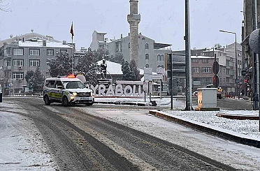 Hayrabolu’da kar yağışı etkisini artırdı: Taşımalı eğitime 1 gün ara verildi 