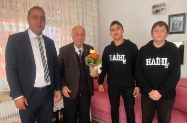 Hayrabolu’da öğrencilerin ziyareti emekli öğretmeni duygulandırdı 