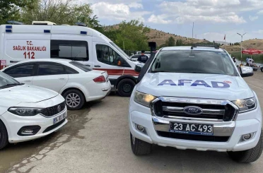 Hazar Gölü’nde gezi teknesi battı: 7 kişi kurtarıldı 