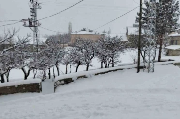 "Her şey devletten beklenmez" diyerek köy yollarını kendi imkanlarıyla temizlediler 