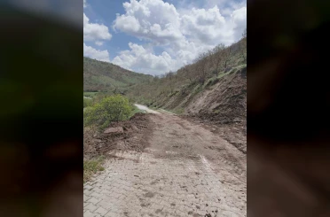 Heyelandan dolayı kapanan tabiat parkı yolu ulaşıma açıldı 