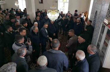 Hınıs’ta husumetli aileler ilçe protokolü ve kanaat önderlerinin araya girmesiyle barıştırıldı 