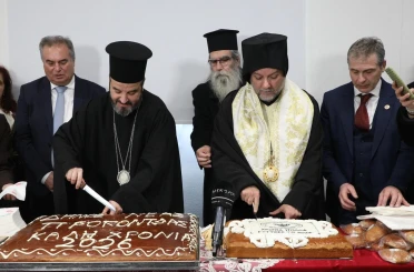 Hıristiyan topluluğu denizden haç çıkardı 