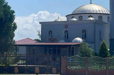 Hırsızlar camiden bağış kutusunu çaldı 