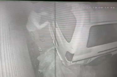 Hırsızlar park halindeki tekneyi çalamayınca zarar verip kaçtılar 