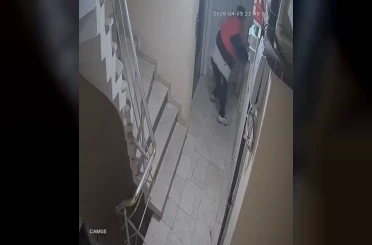 Hırsızlık için girdiği binada kapıları yokladı, açamayınca koridora tuvaletini yaptı 