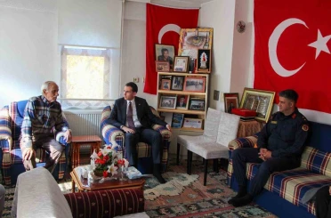 Hisarcık Kaymakamı Erkan Atam’dan, şehit mezarına ve ailesine ziyaret 