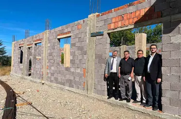 Hisarcık Müftüsü Demirci, taziye evi inşaatını inceledi
