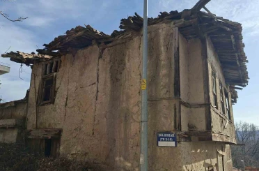 Hisarcık’ta kültür varlığı statüsündeki binalar risk oluşturuyor 