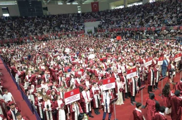 Hitit Üniversitesi’nde mezuniyet coşkusu 