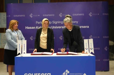 HKÜ’den uluslararasılaşma yolunda büyük bir atılım daha 