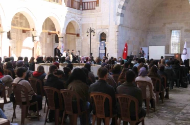 Hukuk Fakültesi öğrencileri dönemin ilk dersini 8 asırlık medresede işledi 