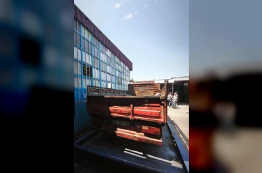 Hurda kasaları eğik şekilde taşıyan kamyonete ceza 