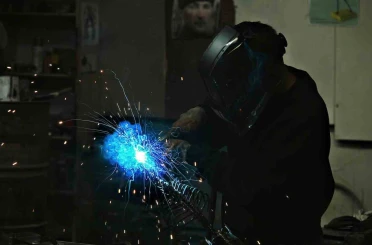 Hurdaları aile mesleği olan balıkçılık figürlerine dönüştürüyor 