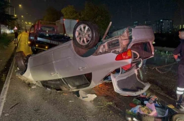 Hurdaya dönen araçtan yara almadan çıktılar 