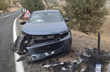 İki otomobil çarpıştı: 10 yaralı