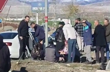 İki otomobil çarpıştımasıyla 1 kişi hayatını kaybetti, 8 kişi de yaralandı