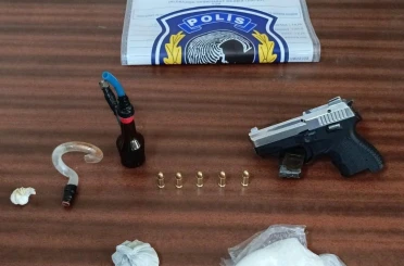 İzmir'de yol kontrolünde uyuşturucu ele geçirildi: 2 gözaltı