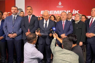 İBB AK Parti Grup Başkanvekili Gökkuş: "Siyasi kaygılar ve CHP grubunun iç çekişmeleri sebebiyle İstanbul Büyükşehir Meclisi’ni işlevsiz bırakmak, kapalı tutmak demokrasiye gölge düşürmektir" 