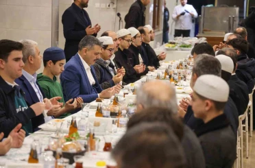 İçişleri Bakanı Mustafa Çiftçi, Kur’an kursu öğrencileriyle sahur yaptı 