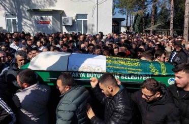 İftar vakti kazada hayatını kaybeden genç son yolculuğuna uğurlandı 