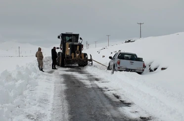 Iğdır’da kapalı 5 köy yolunda çalışmalar devam ediyor 