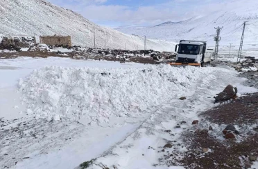 Iğdır’da karla mücadele çalışmaları aralıksız sürüyor 