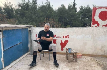 İki ayağını kaybetti, güvercinlerle hayata bağlandı